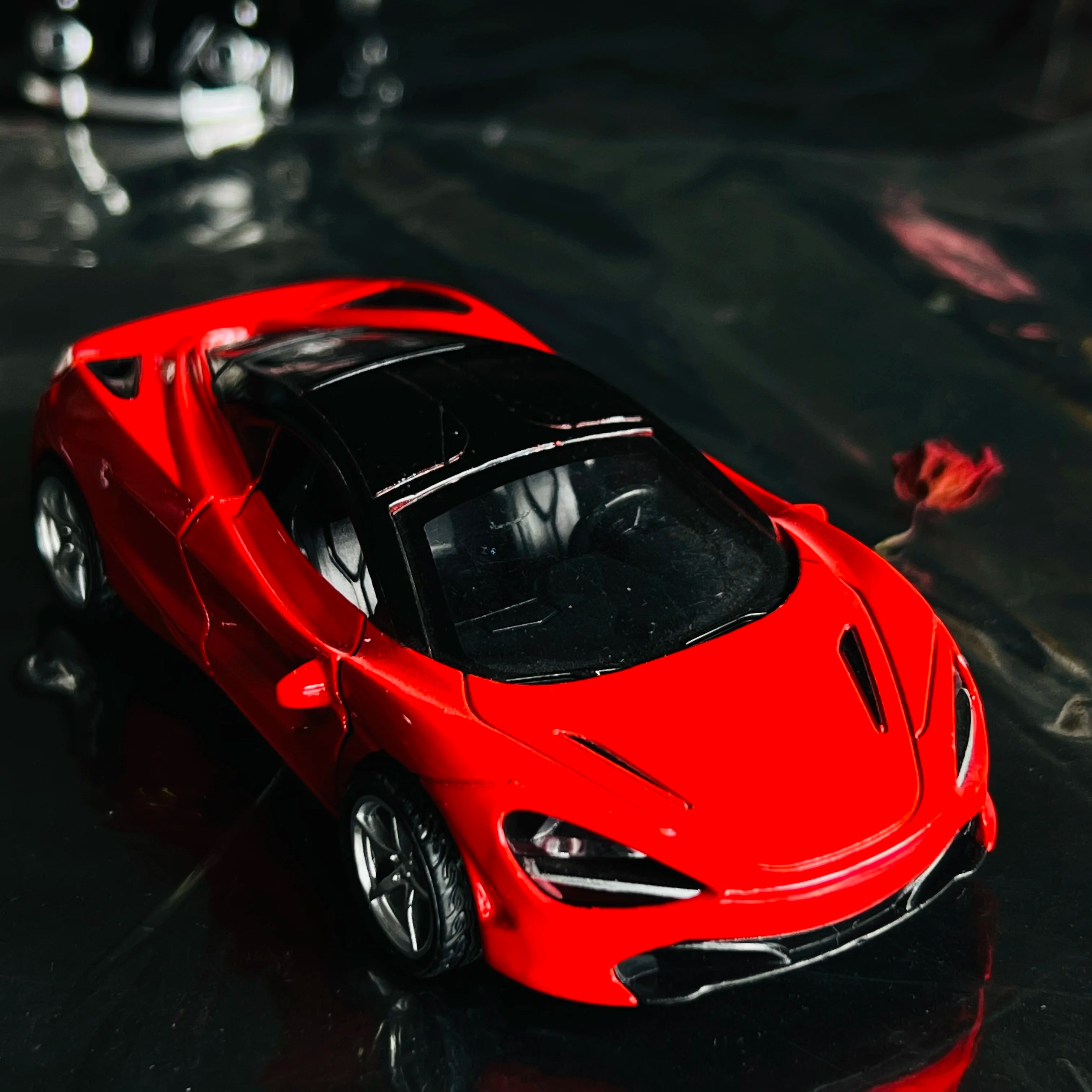 1: 36 Door Alloy Sports Car Model Simulation Return Force CHILDREN'S Toy Car Boy Gift Ornament