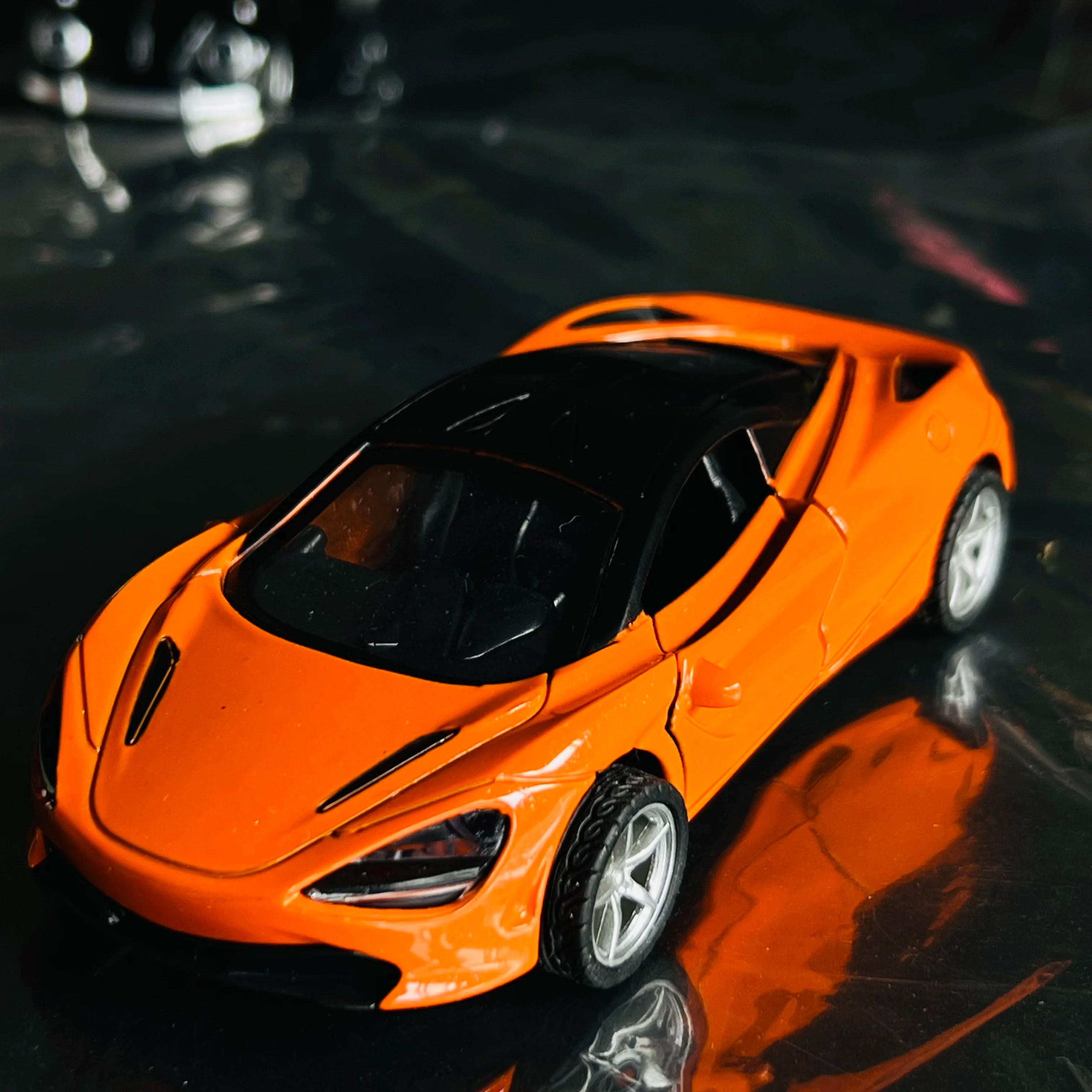 1: 36 Door Alloy Sports Car Model Simulation Return Force CHILDREN'S Toy Car Boy Gift Ornament